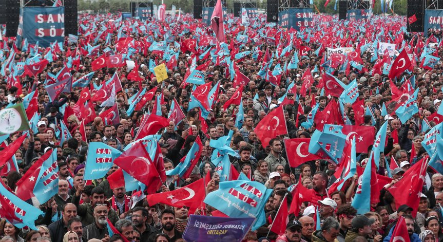 Турски избиратели заформиха голям бой в секция в Амстердам