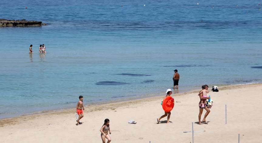 Ръст на заразените с Ковид-19 в Кипър, властите с апел към туристите