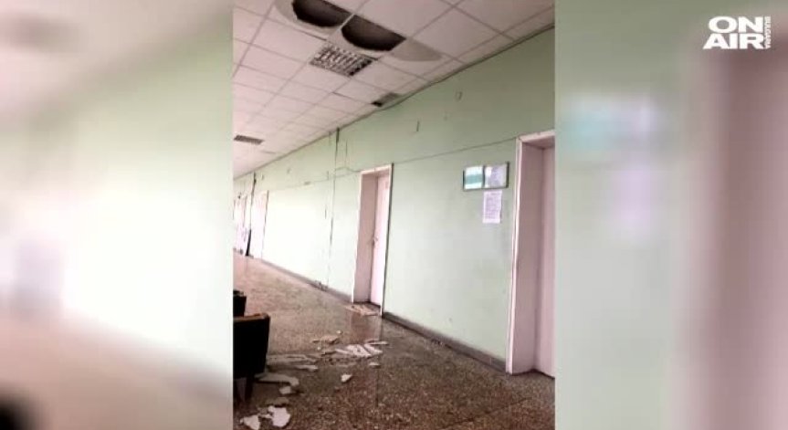 Срути се част от тавана на болницата в Ловеч
