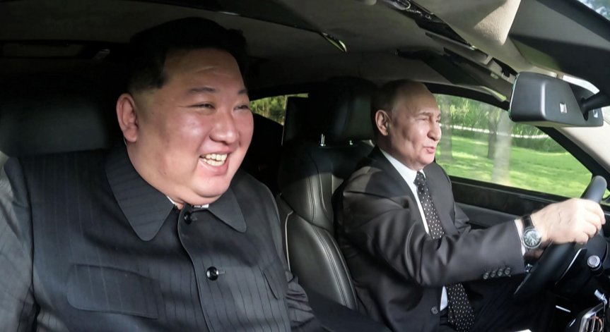 Северна Корея постепенно облекчава ограниченията, наложени по време на пандемията.