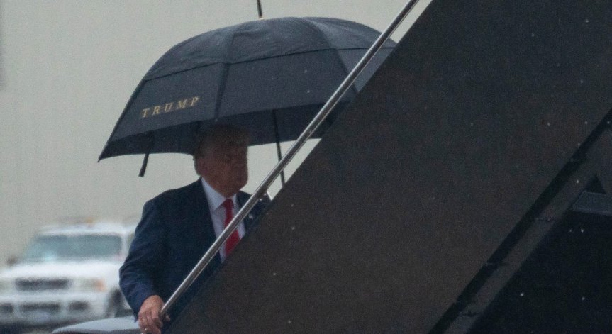 Тръмп пледира невинен в съда и засега го освободиха под условие