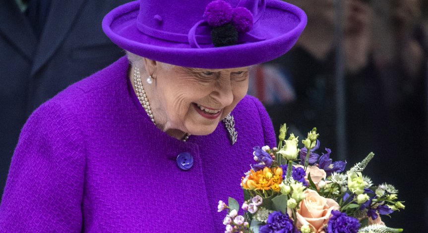 Кралица Елизабет II пуска собствена марка джин