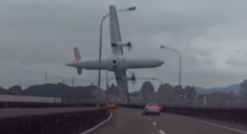 TransAsia GE235: Тайванският самолет е катастрофирал, защото двигателите са отказали