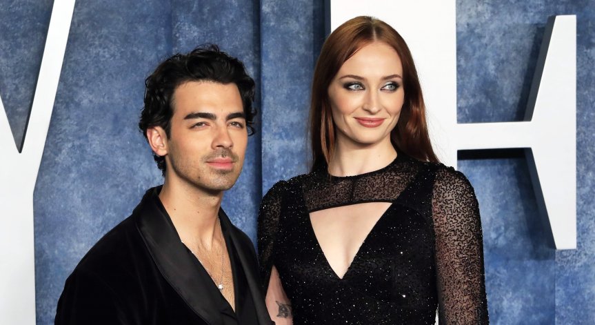 Софи Търнър и Джо Джонас се развеждат, актрисата го обвини, че задържа децата им