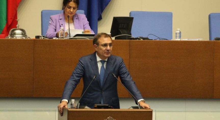 Гуцанов: Управляващи, от вас няма и да остане камък в България, дайте да закрием и МО