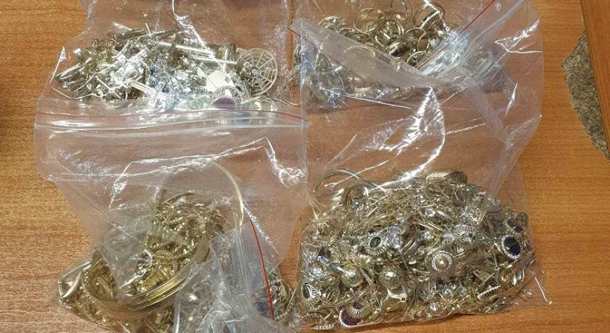 Митничари откриха контрабандни златни и сребърни накити за над 300 хил. лв.