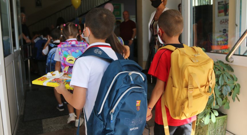 Какви са последиците от носенето на тежки раници при учениците?