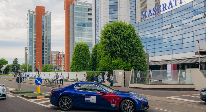 Maserati отбеляза 100 години от емблемата Тризъбец по време на 1000 Miglia 2026