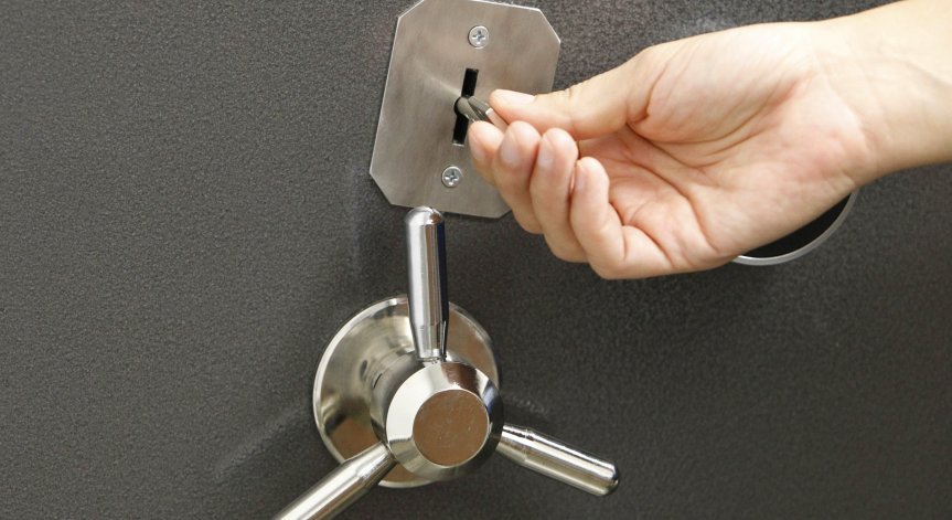 Бивш полицай отмъкнал 26 000 лв., описани като веществени доказателства