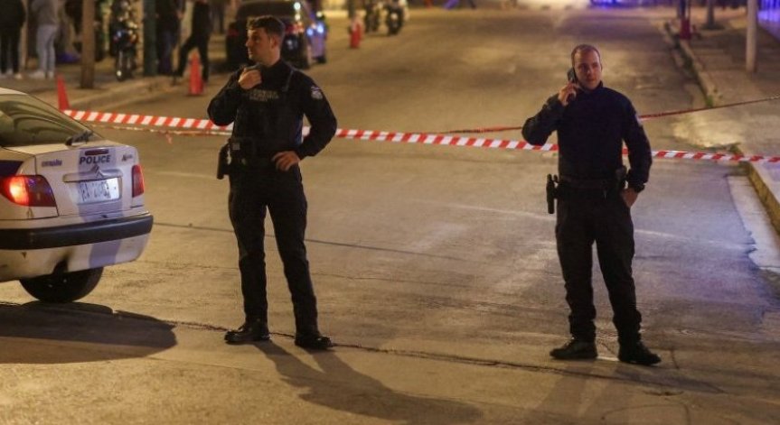 Убиецът на българина в Атина се предаде на властите