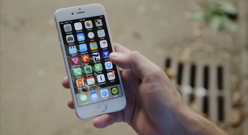 Стив Возняк смята, че големият iPhone е закъснял