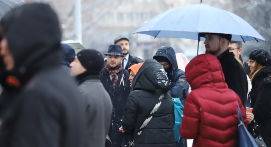 Служители на МВнР протестираха пред МС, искат достойно заплащане