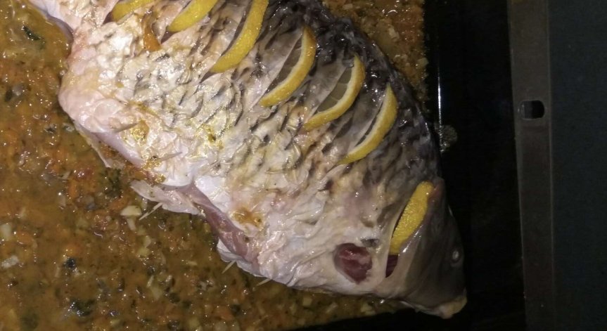 Рецепта за Никулден: Пълнен шаран с орехи и стафиди