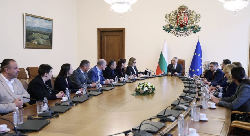 Гюров: Обобщават се предложенията на бизнеса за мерки срещу кризата в Близкия изток