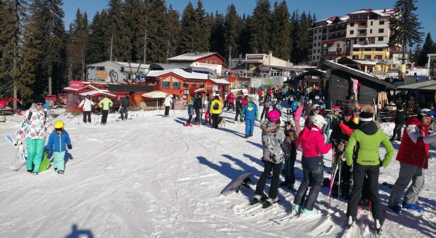 Войната, пандемията и токът не спряха туристите - зимните ни курорти бележат рекорди