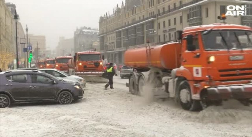 Невиждано от 70 години: Снежната покривка в Москва достигна до 40 сантиметра