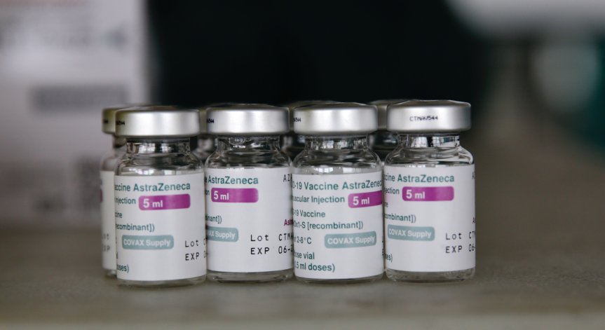 Испания потвърди случаи на тромбози и починали след ваксиниране с AstraZeneca