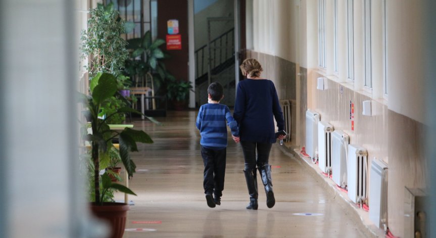 Втори етап на ваксинацията, обсъждат връщането на големите ученици в клас