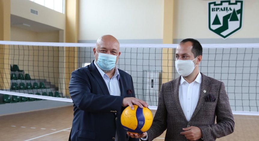 Кралев откри обновената волейболна зала във Враца
