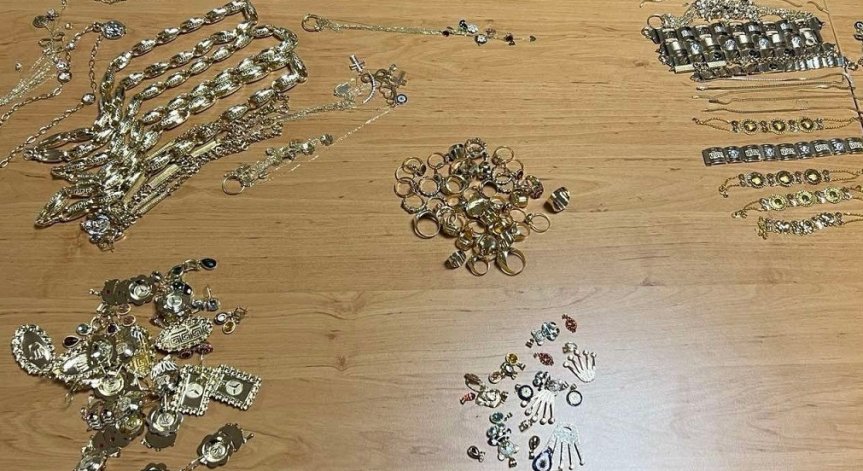 Задържаха контрабандни златни накити за 100 000 лева на 