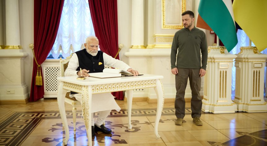 Моди на историческо посещение в Украйна: Ние сме на страната на мира