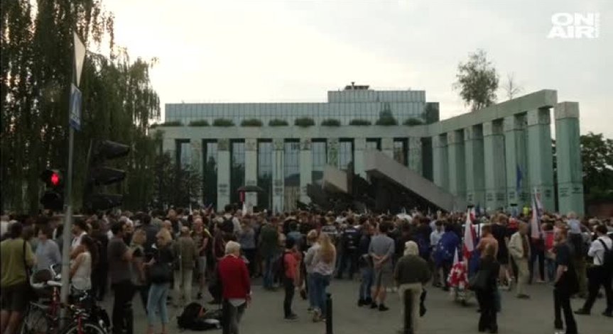 Полша прие промените в съдебната система въпреки протестите и заплахите от ЕК