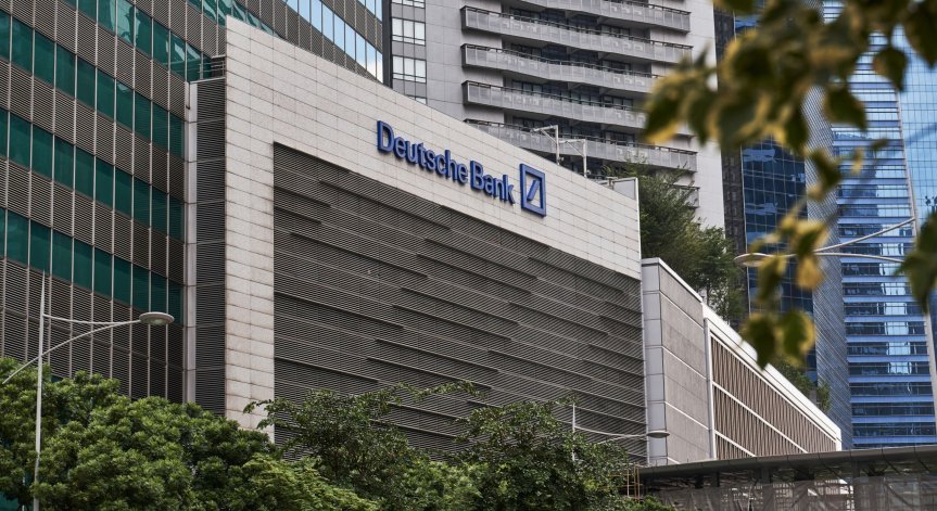 Прокурори претърсват Deutsche Bank по сигнал за пране на пари