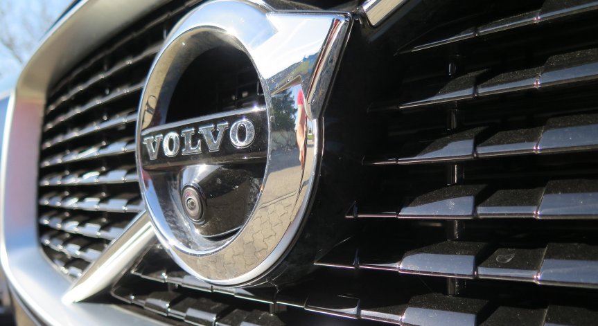 Volvo измисли местещ се волан