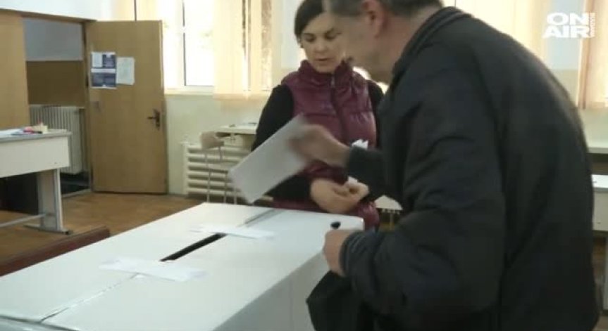 Референдумът в Румъния за дефиниция за семейство продължава и днес
