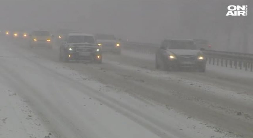 След снеговалежите в неделя: Пътната обстановка се нормализира