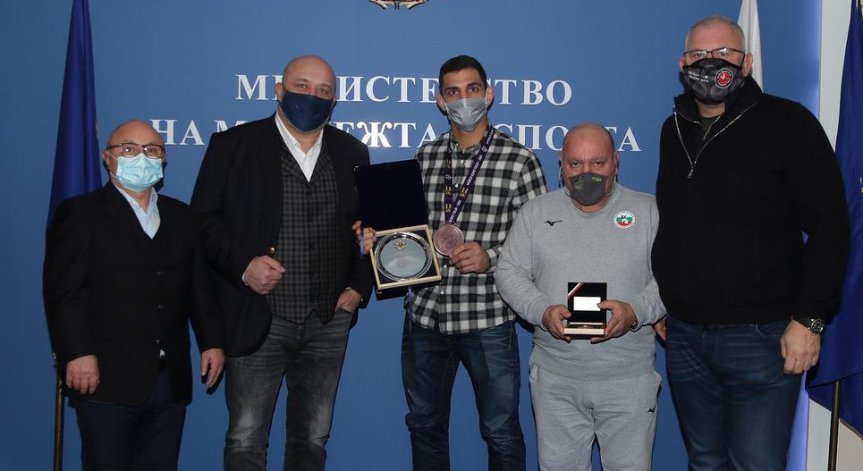 Кралев награди Ивайло Иванов за бронза на Мастърса в Доха