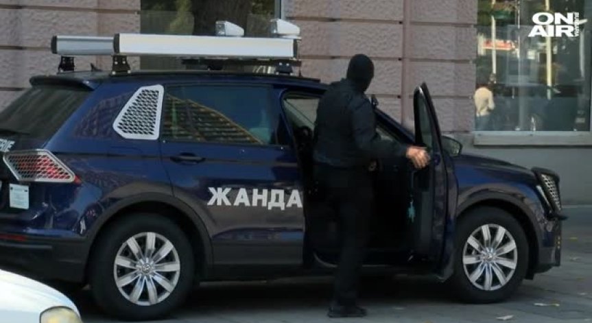 Екшън в Бургас! Жандармерия отцепи банков клон в града