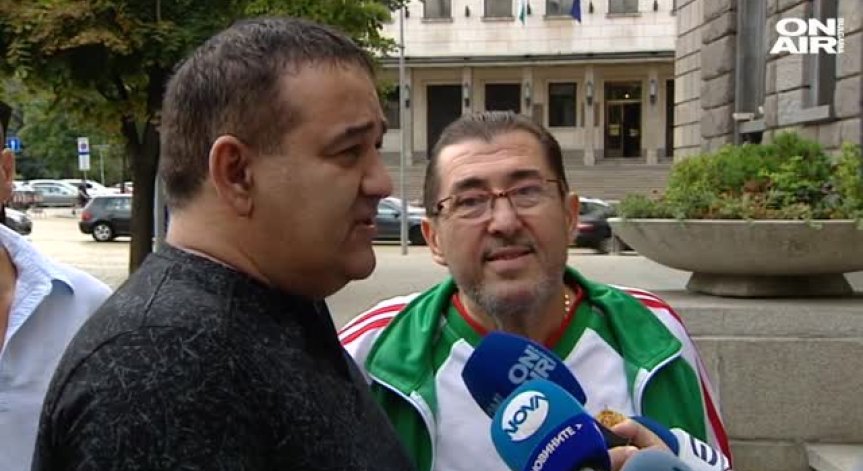 С песен на уста Митьо Пищова и Радо Шишарката се регистрираха в ЦИК