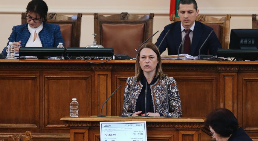 Ива Митева: Не виждам доказателства, че сме мафия, има натиск върху депутатите ни