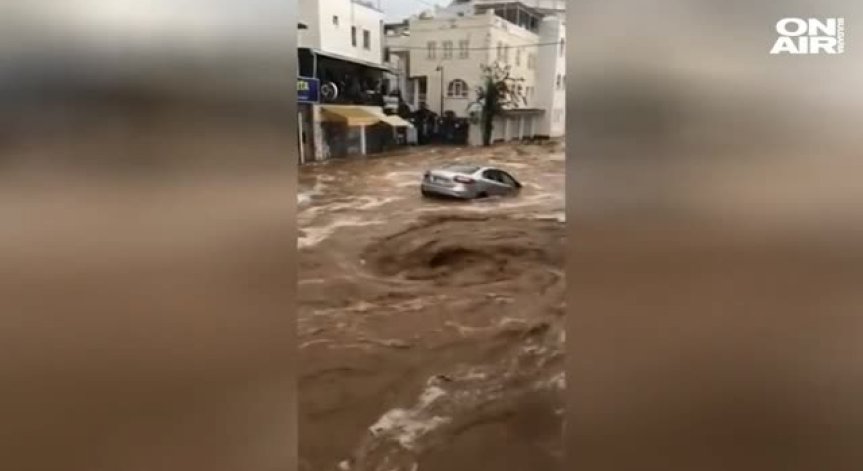 Проливни дъждове наводниха Бодрум, обилни снеговалежи превзеха Гърция