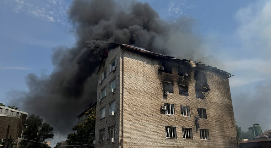 Противовъздушната отбрана на двете страни в действие през нощта.