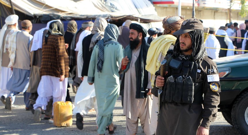 Двама мъже бяха екзекутирани пред около 20 000 души.