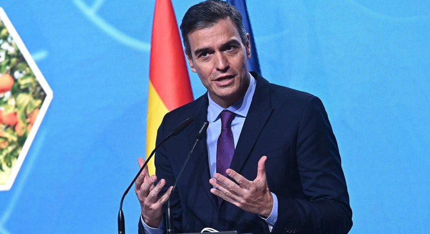 Премиерът на Испания готов да се ваксинира публично