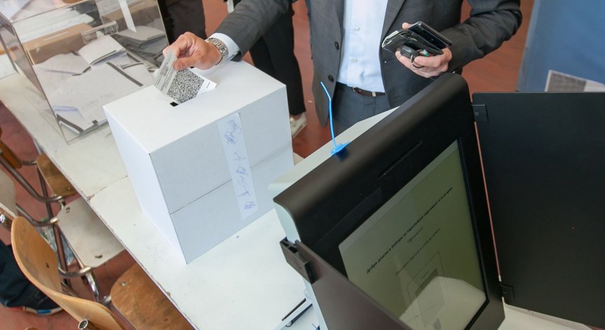 Държавните лидери гласуваха и отправиха ясни послания към българите (Репортаж)