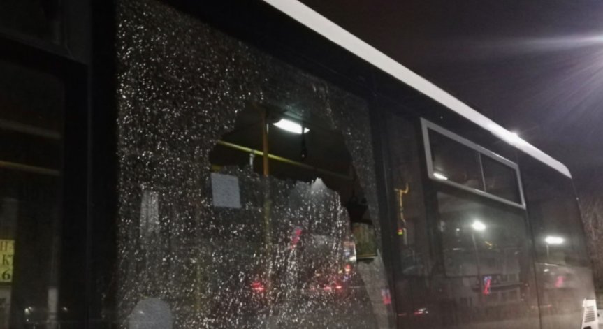 Мъж откри стрелба по три автобуса от градския транспорт в Пловдив