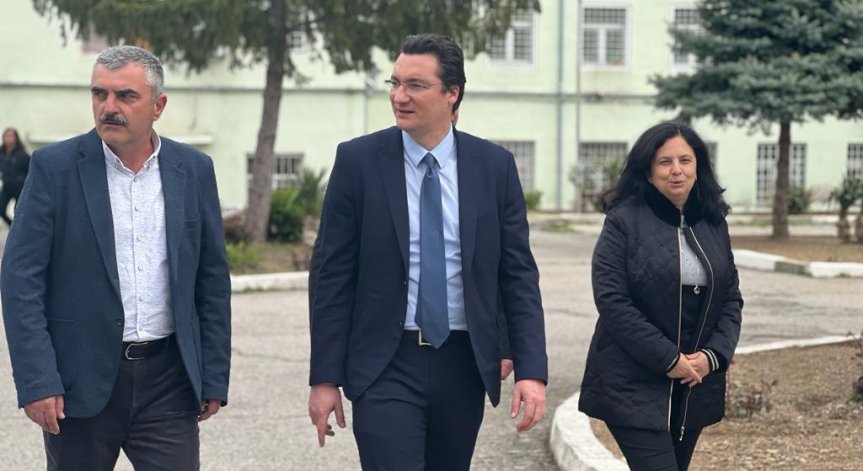 Министър Зарков: Случващото се в затворите касае всички