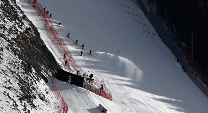 Скиорът, откаран с медицински хеликоптер в София, е със счупени ребра