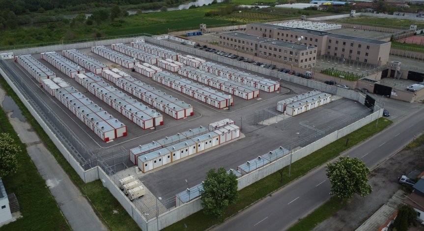 Затварят допълнителните места в центъра за мигранти в Любимец