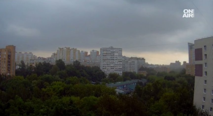 Силна буря, дъжд и градушка удариха Москва 