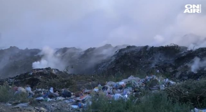 Овладяха възобновилия се пожар на старото сметище на Свищов