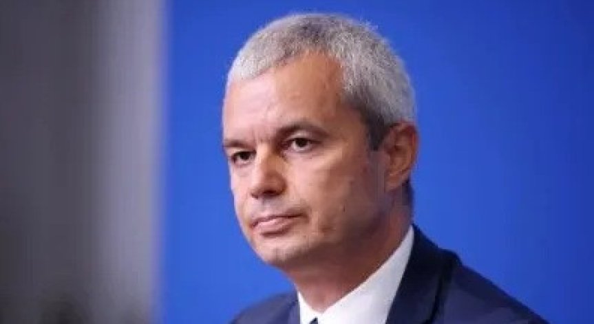 Костадинов: Поругаването на чужди държавни символи е абсолютно недопустимо