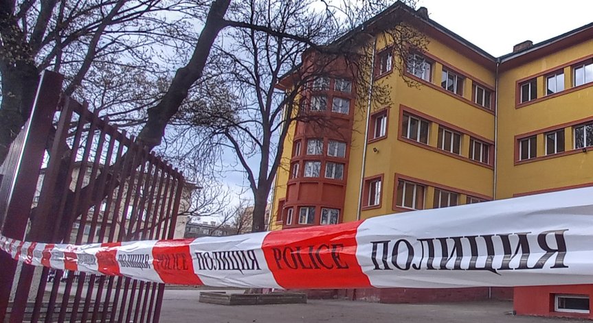 Масови арести: Полицаи дебнат за наркодилъри около училищата