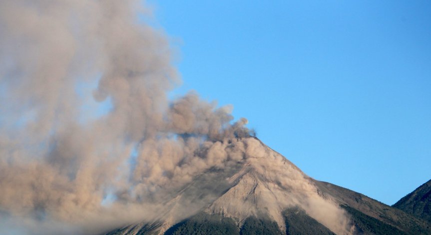 Опасен серен диоксид от вулкана в Исландия достигна Европа