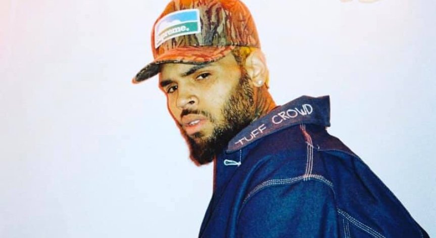 Крис Браун се появи на наградите 