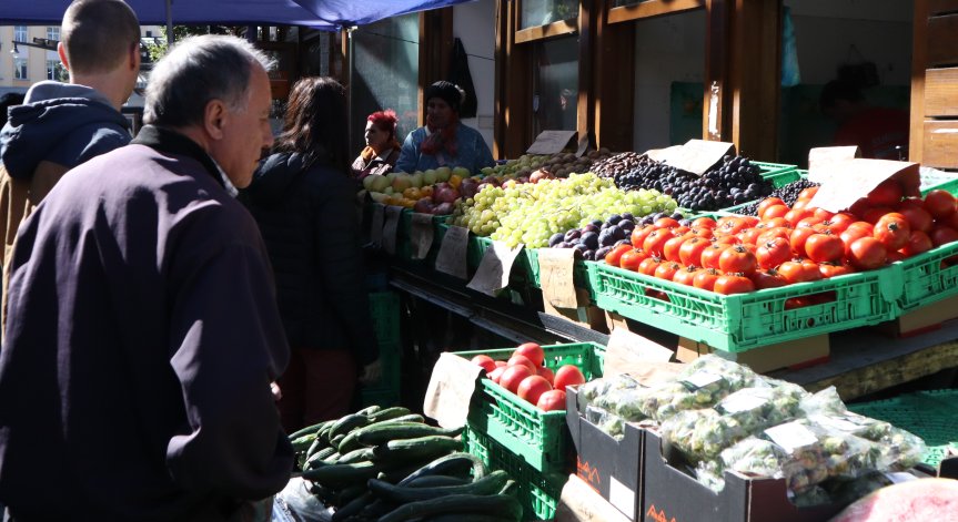 Рекордно се покачиха цените на стоките на едро, плодовете и зеленчуците поскъпват още